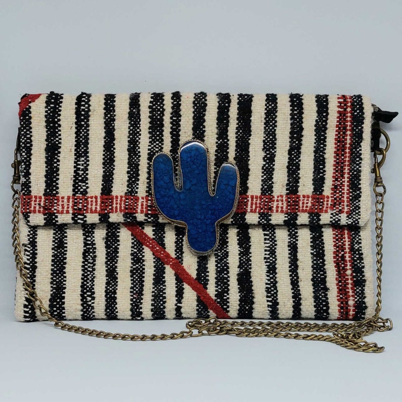 Handcrafted Berber Carpet Clutch: Moroccan Essence